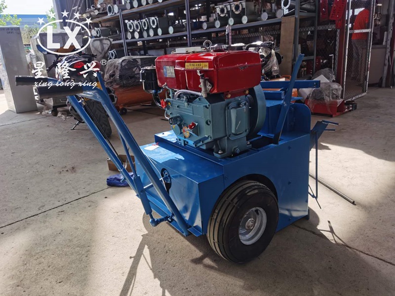 自走式柴油拌料機 自走式柴油拌料機