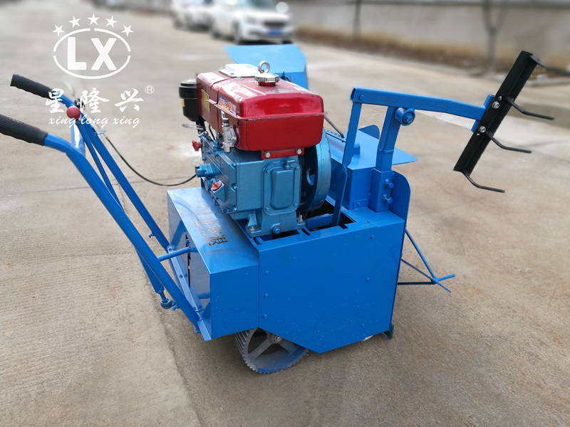 自走式柴油拌料機(jī)